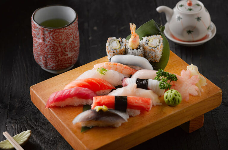 Esta guía ofrece recomendaciones sobre dónde y qué comer en Japón para disfrutar de su gastronomía al máximo.